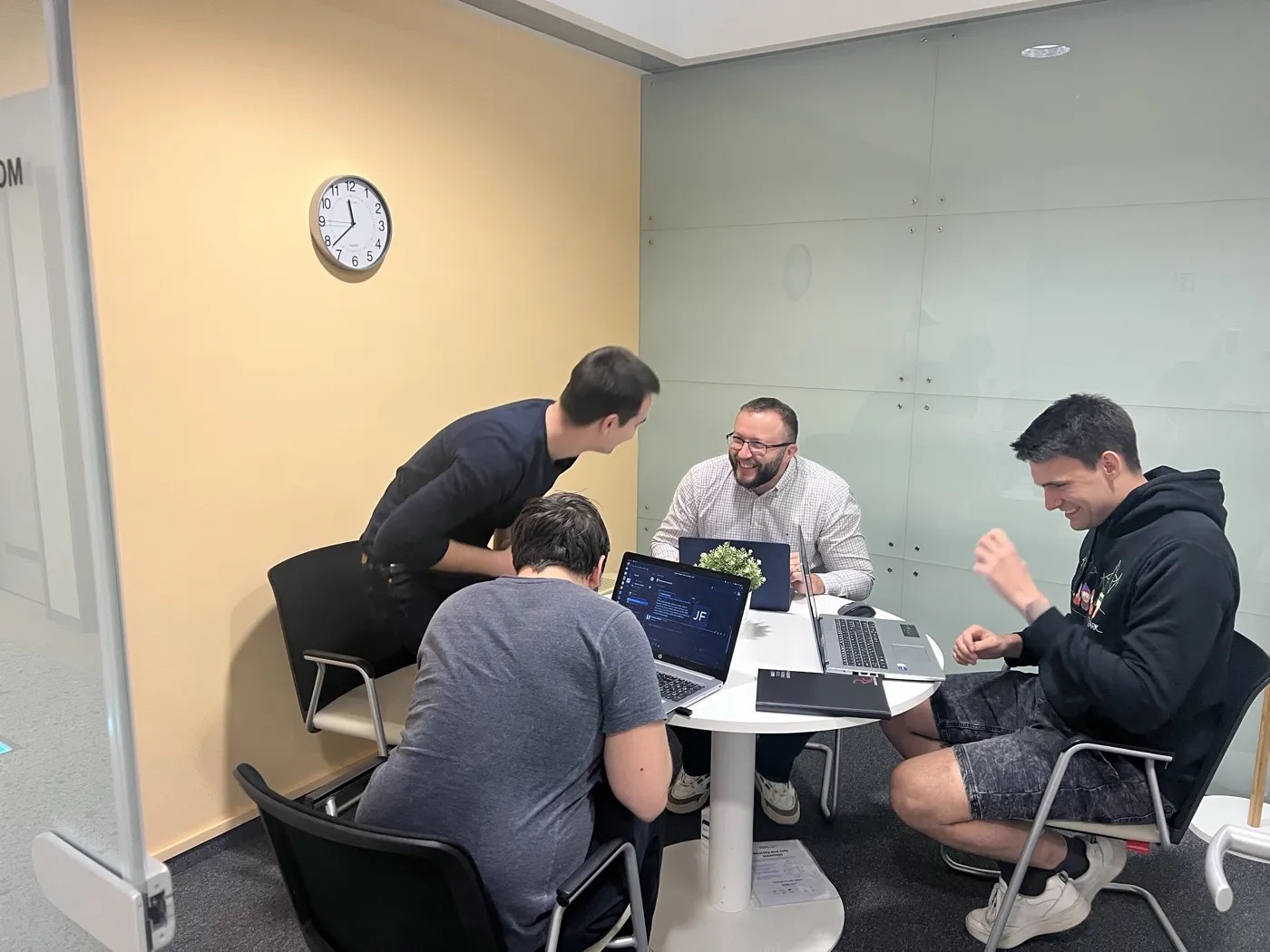 Rubycode developers working together around a table in the Zagreb office