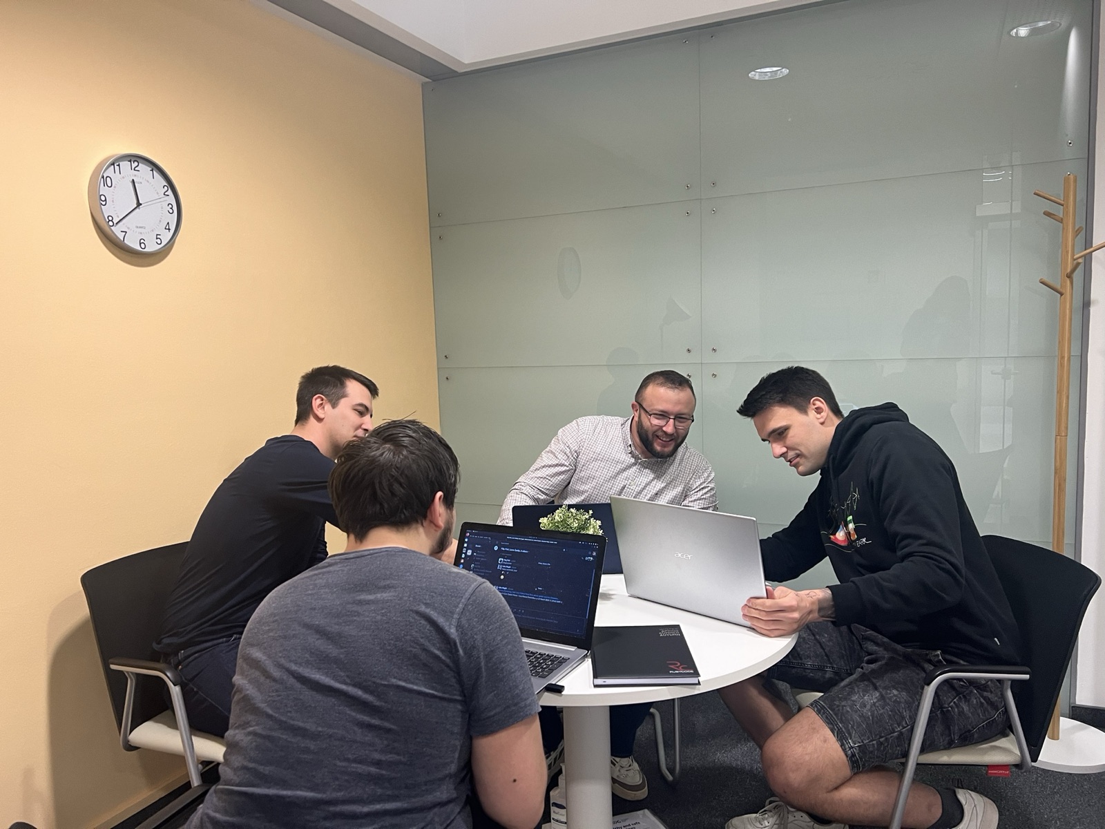 Rubycode tim na sastanku u uredu u Zagrebu